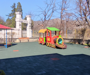 Още една детска площадка в Сливен е с обновена визия   